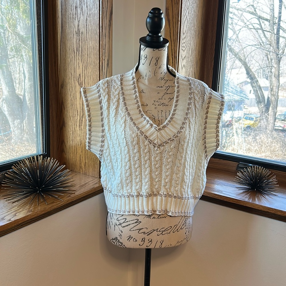 Altar’d State Oversized Cream & Tan Sweater Vest Size Small Adult